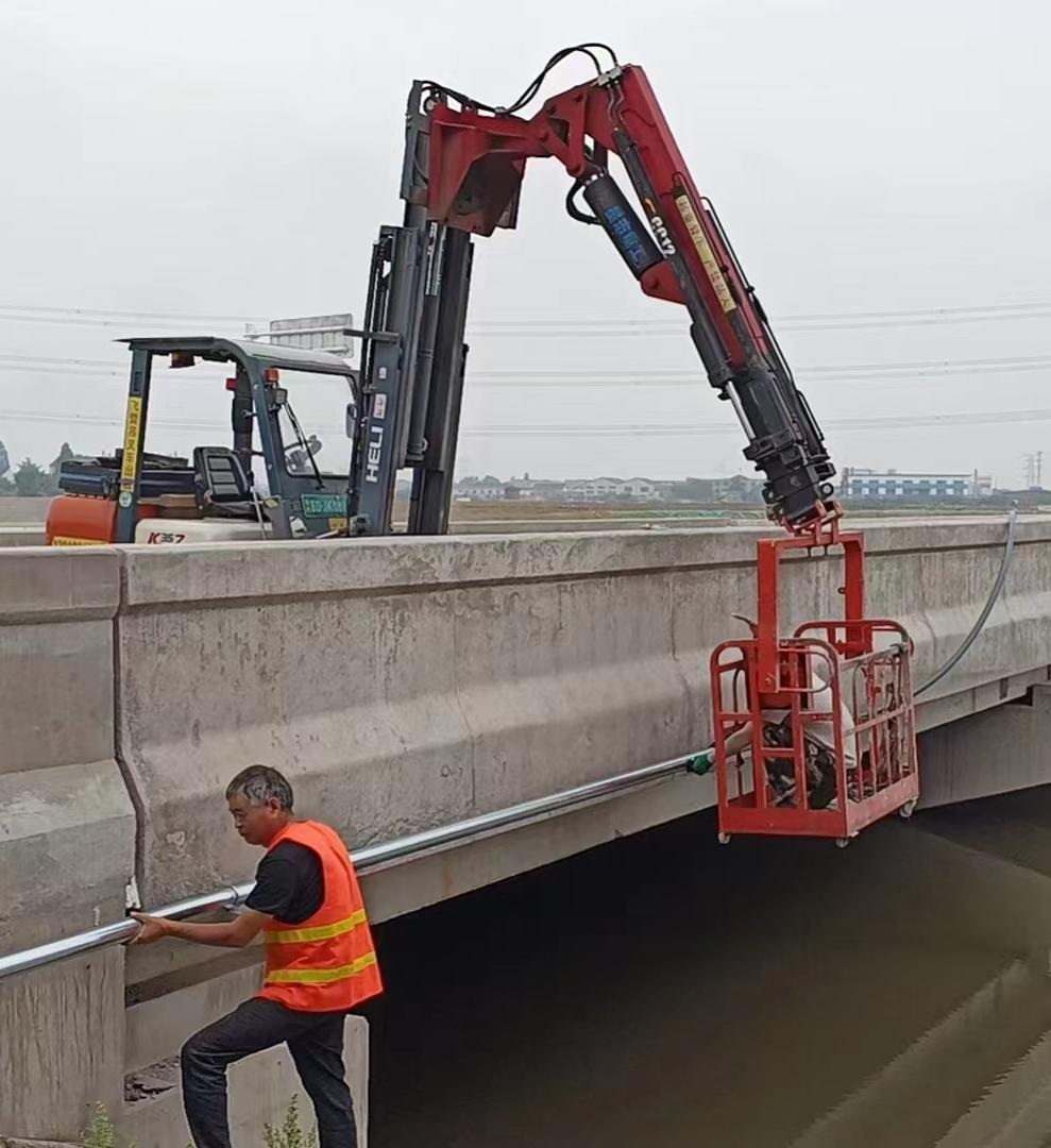 Grue rétractable pour chariot élévateur (3 à 12 T)